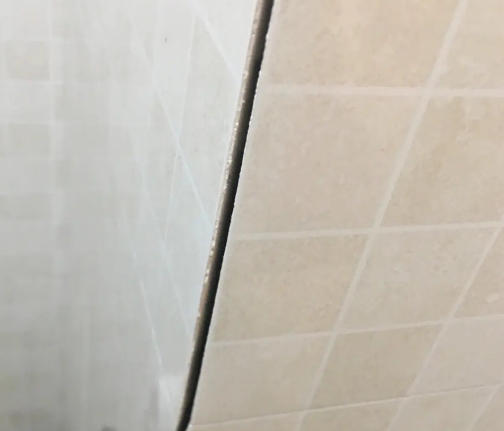 新民瓷砖空鼓维修公司分享阳台瓷砖脱落的修复过程可以分为以下几个步骤