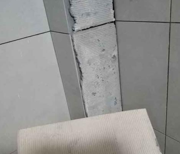 新民瓷砖空鼓维修公司分享下厨房瓷砖脱落的补救措施。